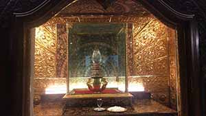 Ruwanwelisaya The 80-year-old Chuda Manikya (Crest Gem)
